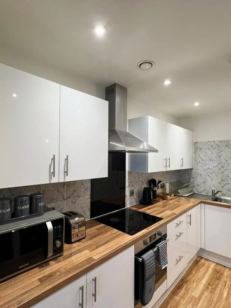 雪梨11月轉租2b，帶🅿️&家具🉑️短租