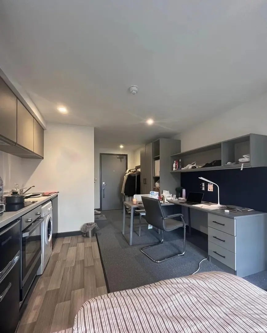 華威大學旁邊209pw的studio帶洗衣機還20m²