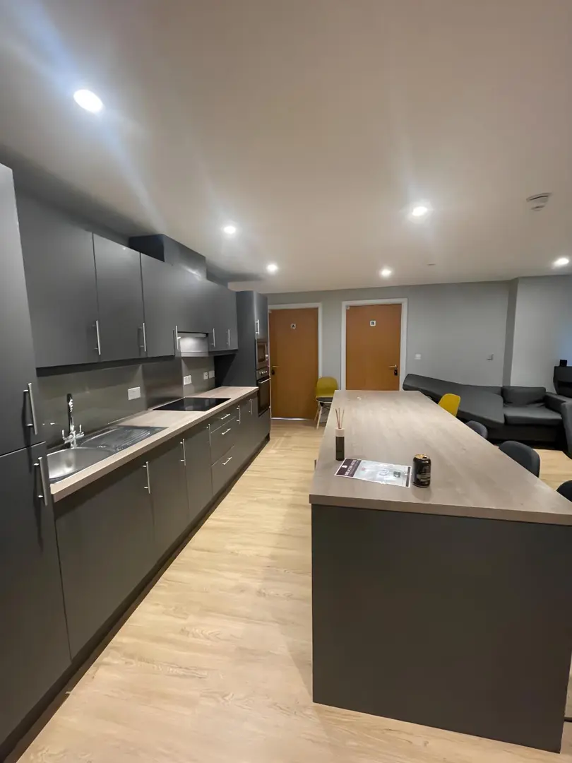 近利茲大學1xx單間，拼室友2=1包bills