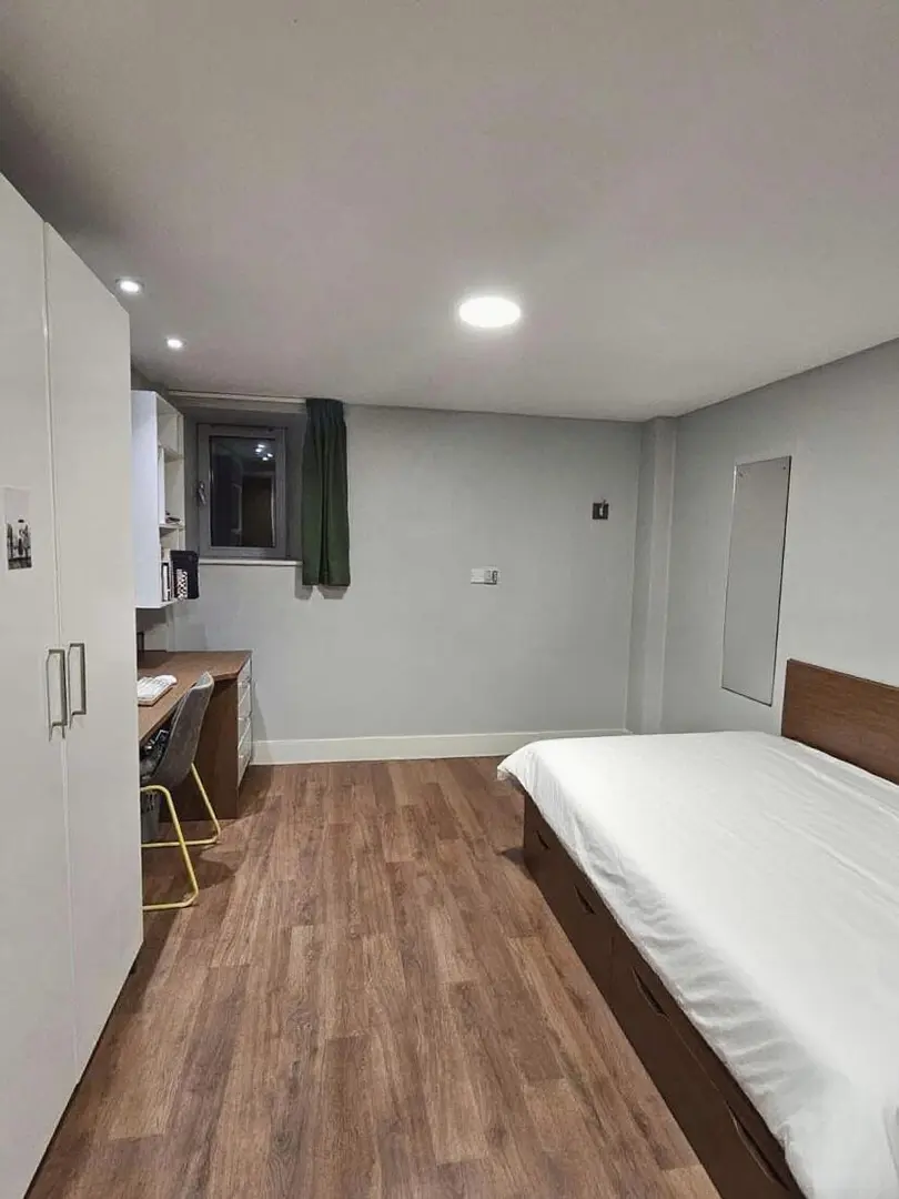 愛丁堡200pw 拼低素質室友，近學校包bill