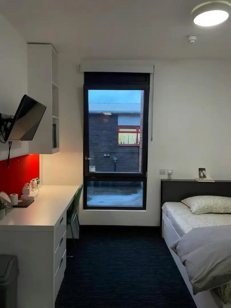 考文垂轉租｜大studio，包bill