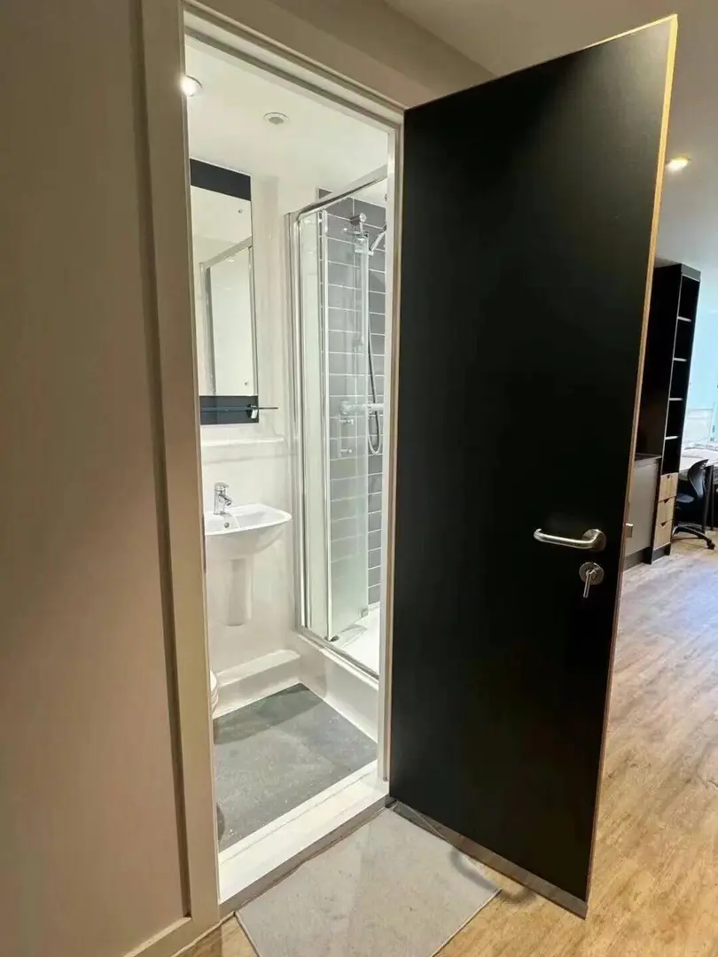 朋友要走啦！找人接手愛大門口studio！