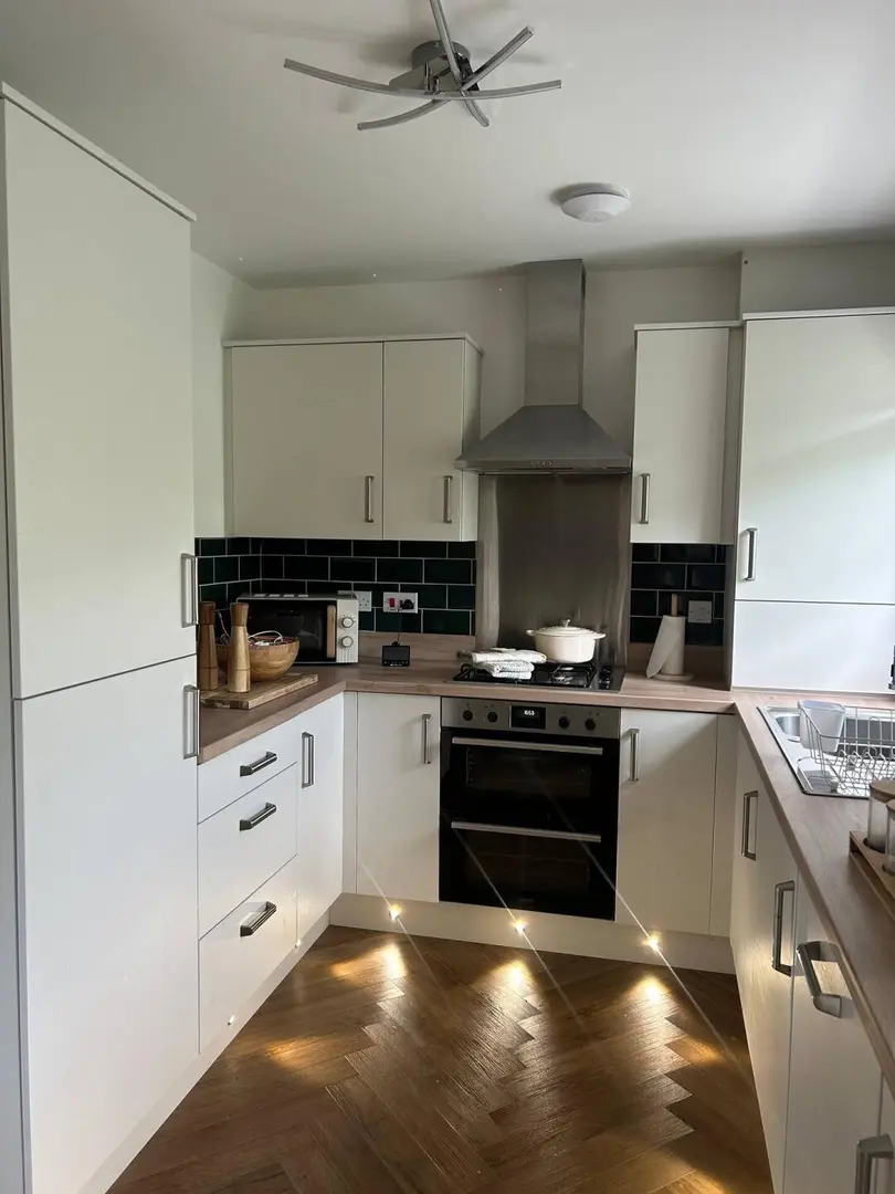 低價300➕轉倫敦｜2b｜房東直租帶家具！