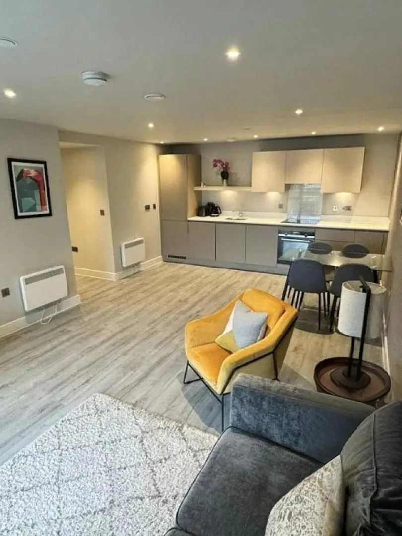 伯明罕2b2b｜人均200pw｜包家具房東直租