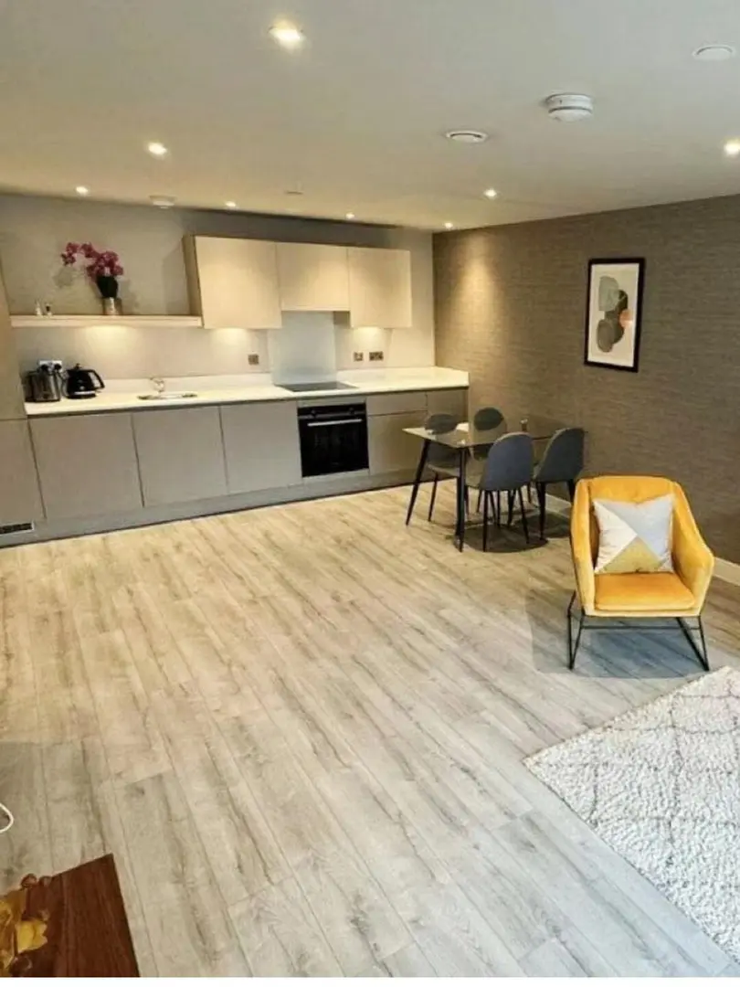 伯明罕2b2b｜人均200pw｜包家具房東直租