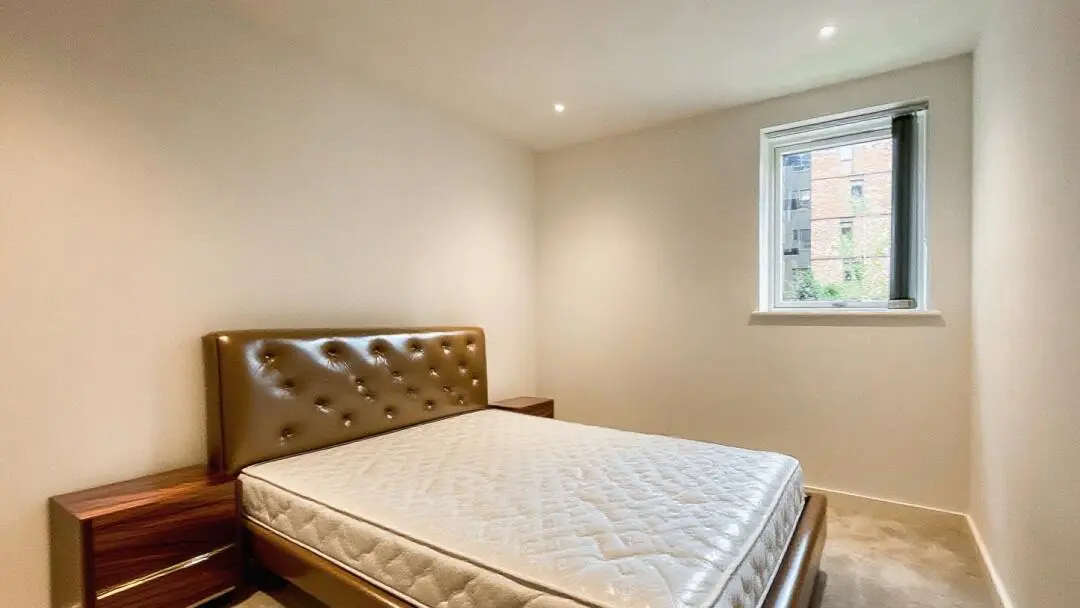 London給2b2b找新房客～包家具近地鐵