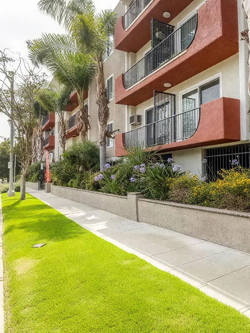 急轉 洛杉磯帶院子1b1b，帶洗烘沒刪就在