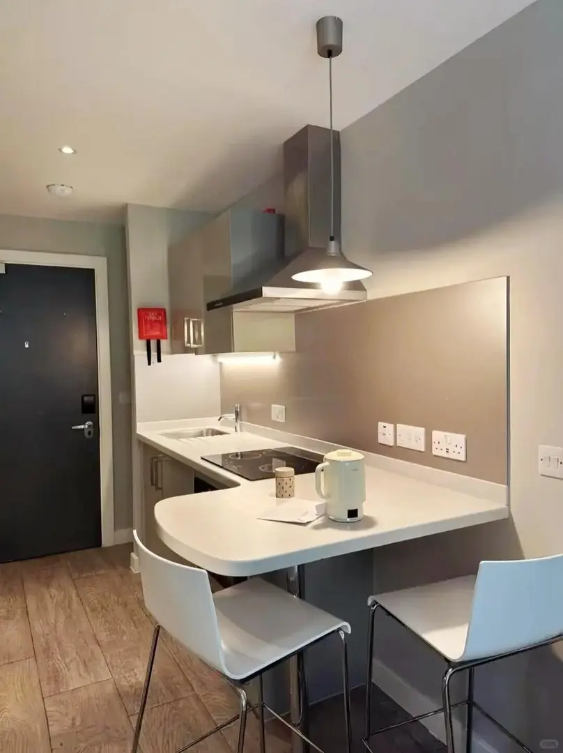 曼城低價轉🐷 帶洗衣機studio～包bills