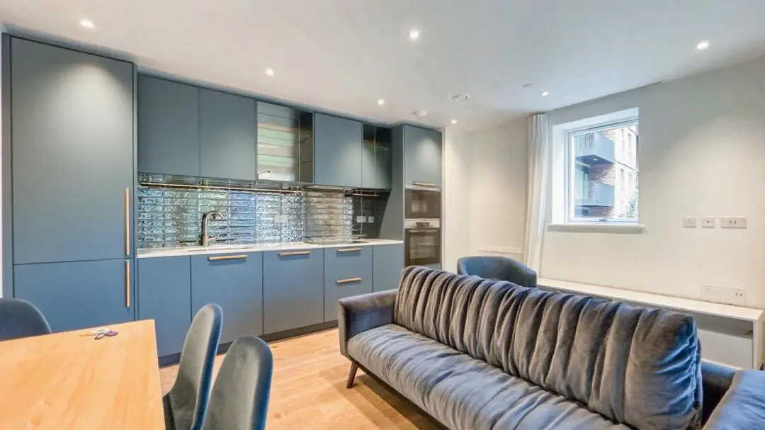 London給2b2b找新房客～包家具近地鐵