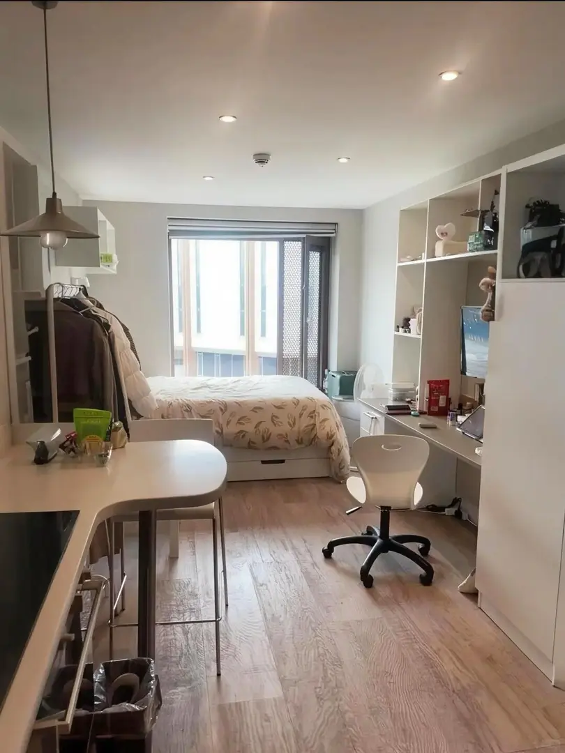 曼城低價轉🐷 帶洗衣機studio～包bills