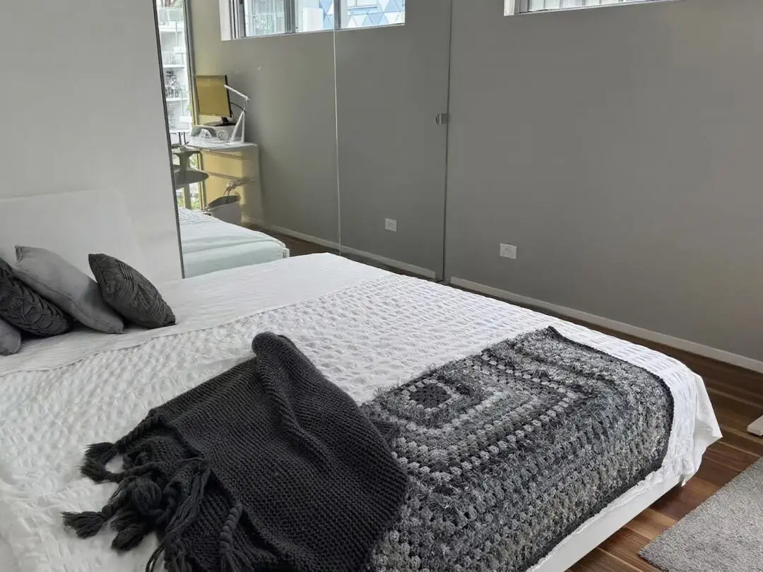 布里斯班1b1b 大落地窗～轉～