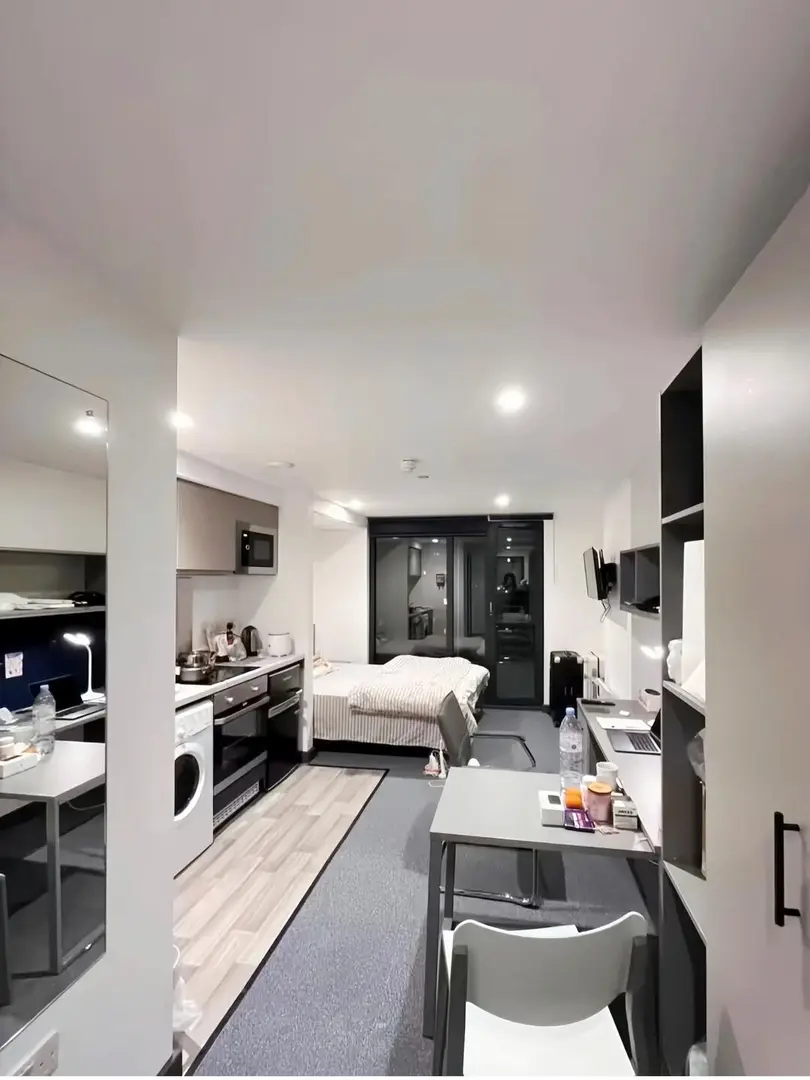 步行到華威大學，189pw拿下帶洗衣機studio