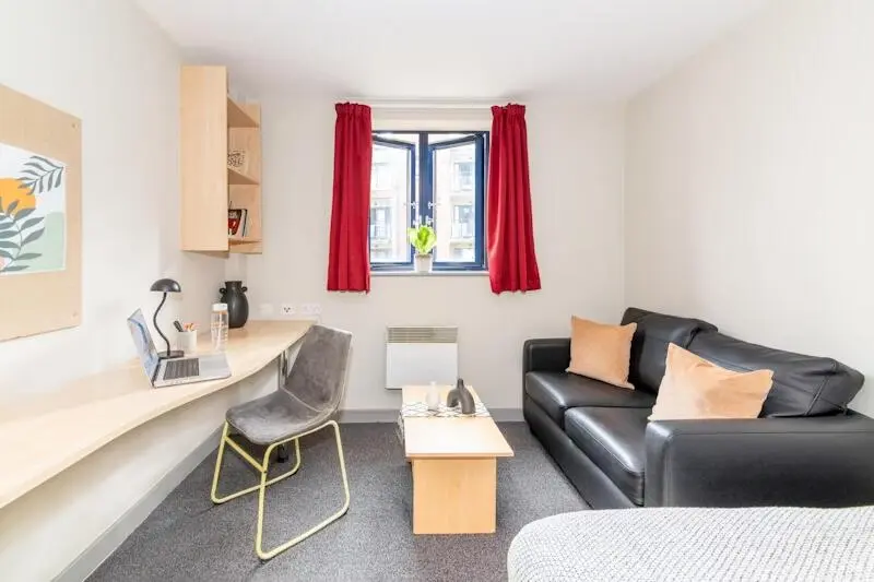 布里斯托｜200多的studio找下一任租客