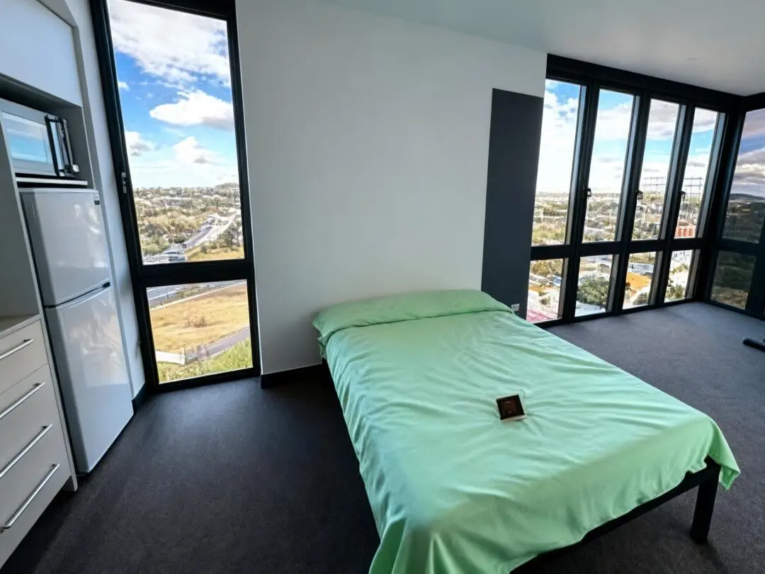 南安普頓轉租studio｜陽光房落地大窗🙌