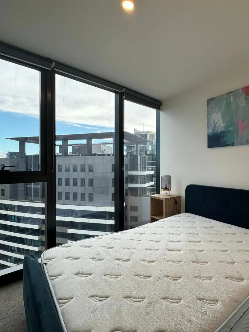 房東直租 墨爾本落地窗1b找下任租客～