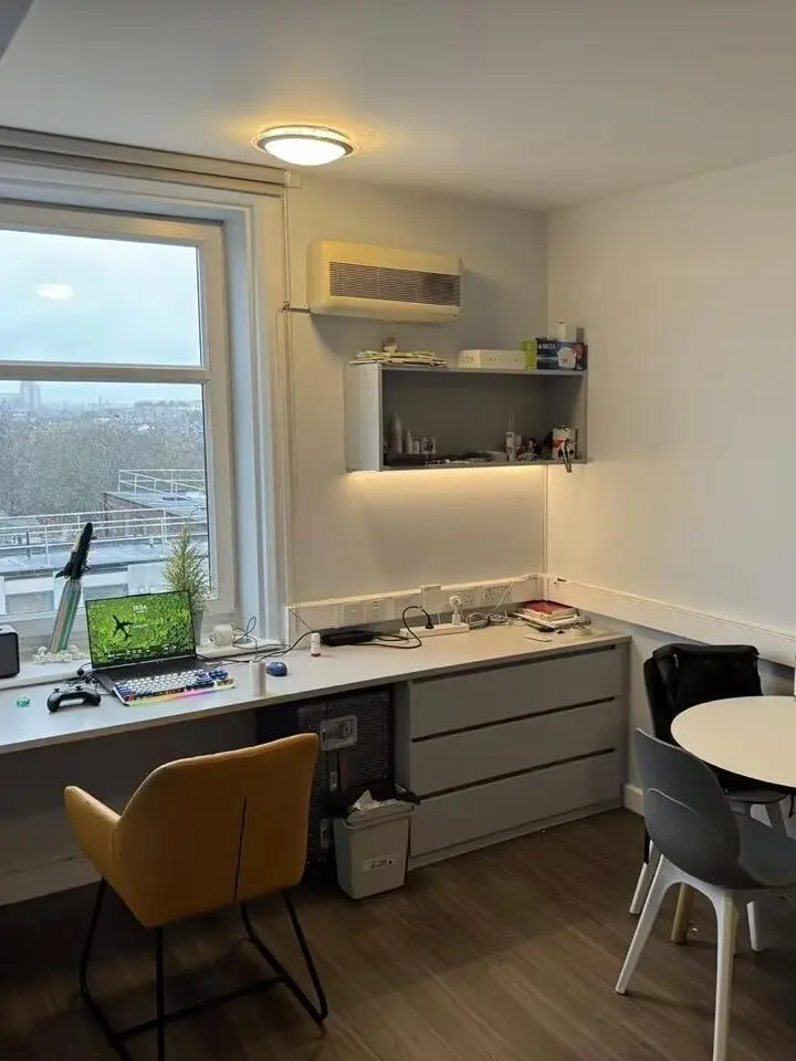 倫敦出個studio雙窗～