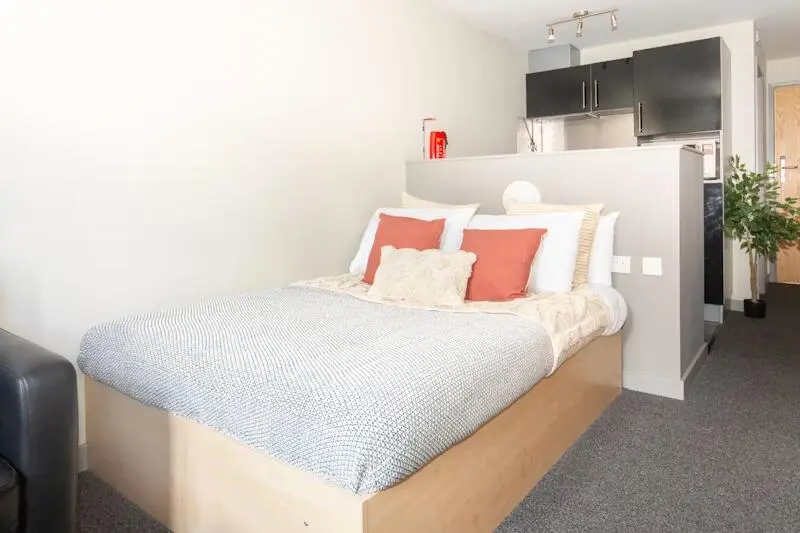 布里斯托｜200多的studio找下一任租客