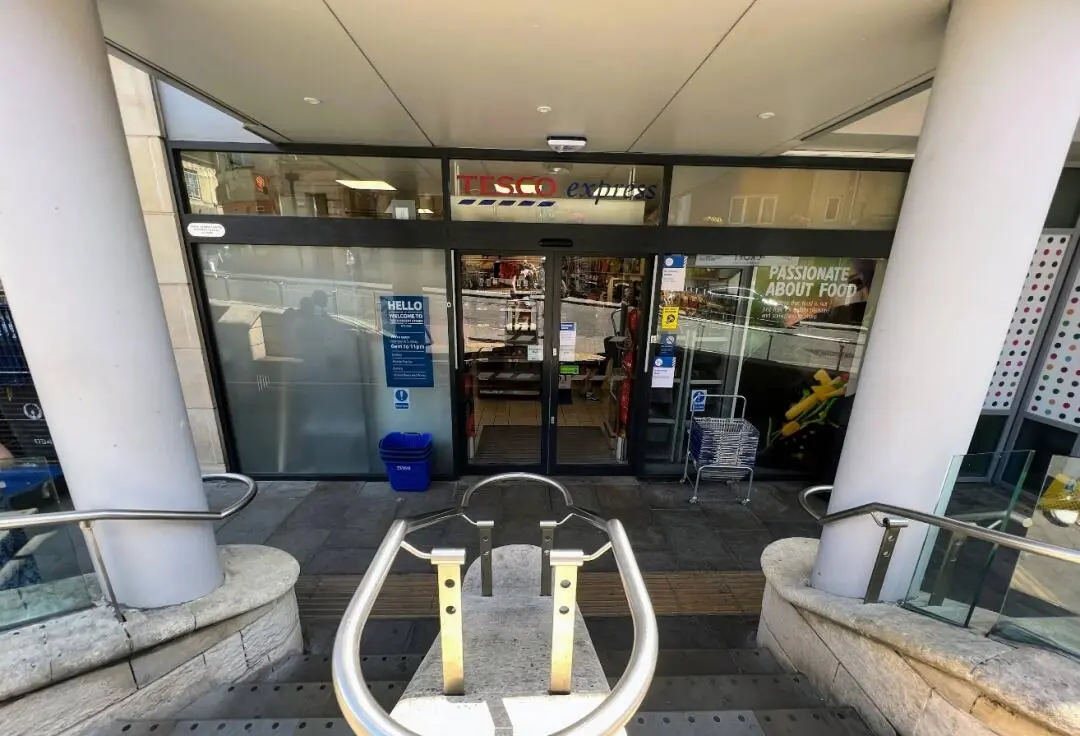 🇬🇧布村25fall必須知道的兩個超市！