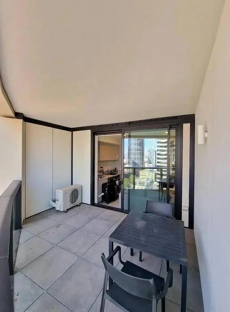 墨大打算回去了，帶陽台洗衣機的studio求接