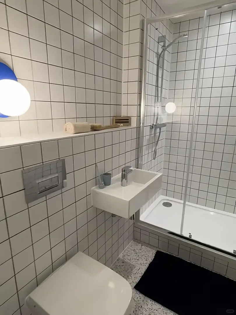 曼城學校旁ensuite沒人要嘛？2xx免水電