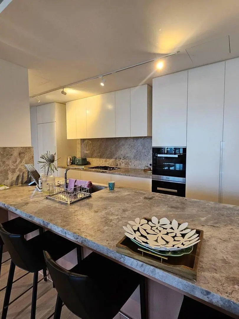 墨爾本租房｜高層落地窗2b 帶房找室友