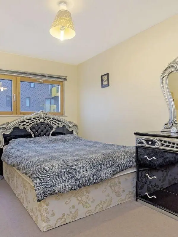 倫敦26fall看看這個1b1b，採光好～