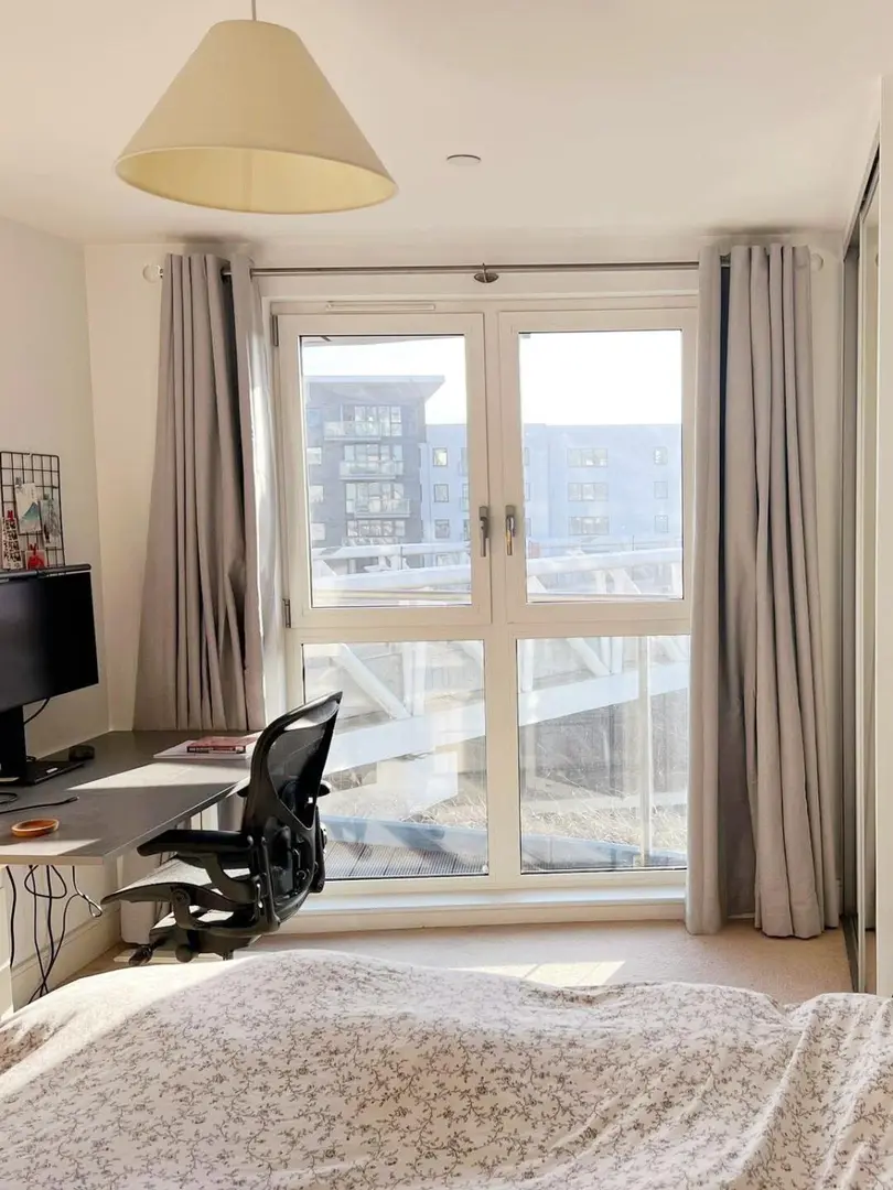 華威大學畢業照人承接，急➗可屠龍刀～