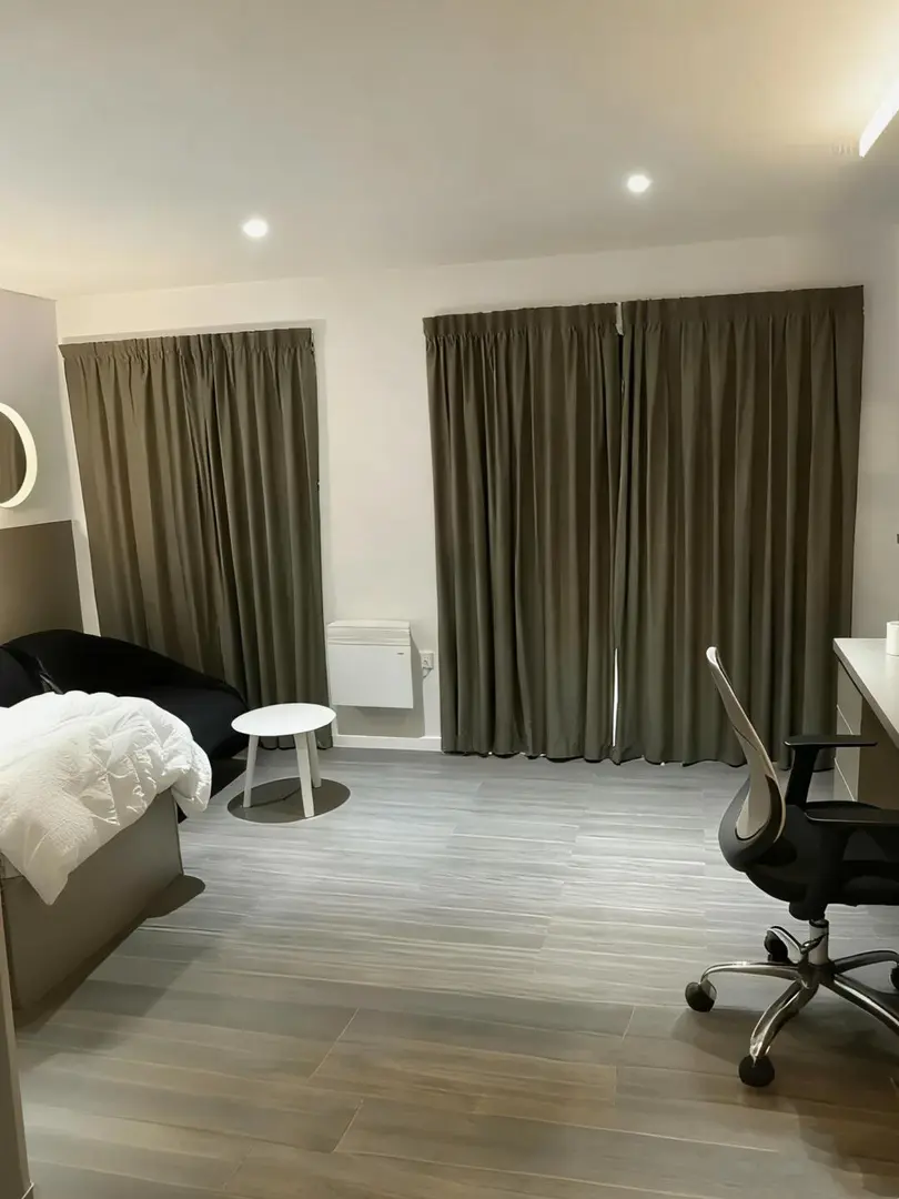 急❗️考文垂帶落地studio學校附近還包bill