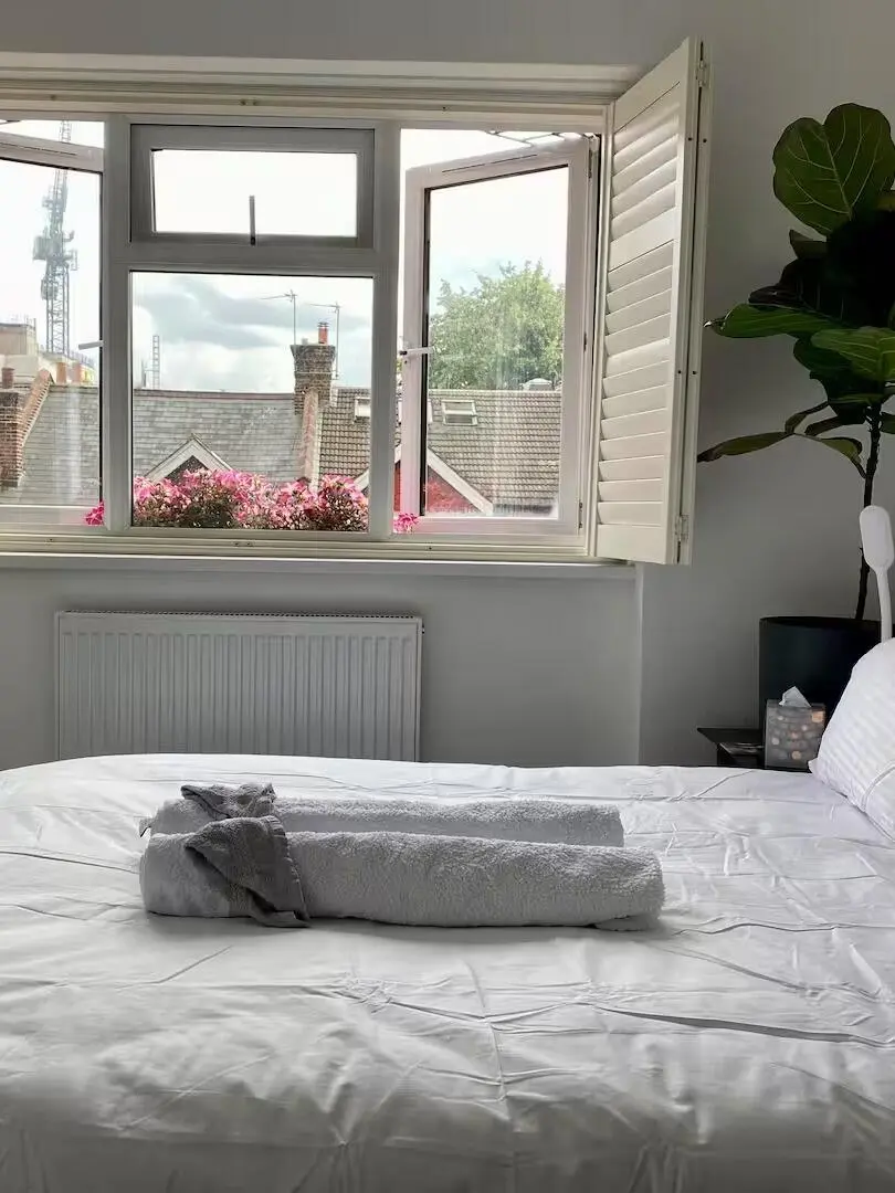 倫敦轉租｜這個studio採光好到像住在雲朵里