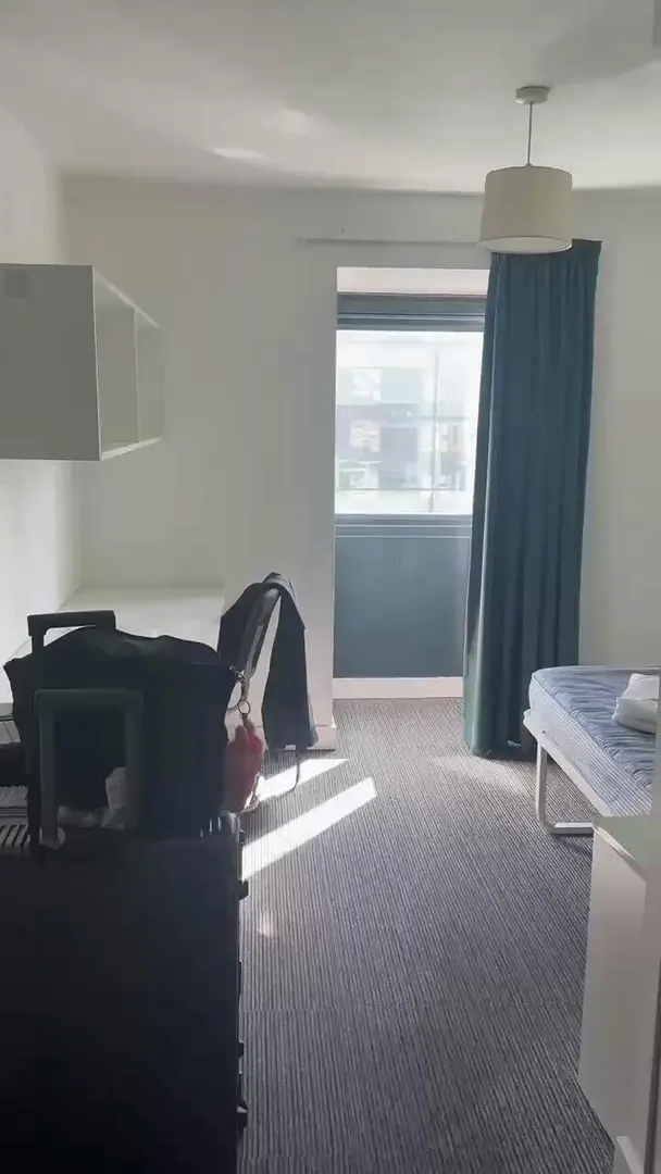 住在布里斯托大學旁邊吧～