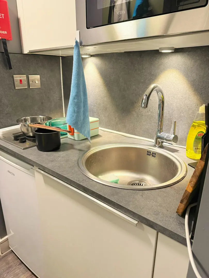 愛丁堡近gs主校區｜包bill家具齊全enstudio