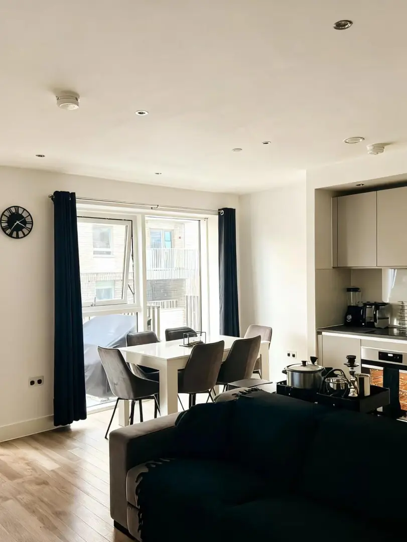 洛杉磯UCLA｜2b帶家具車位急拼室友中～