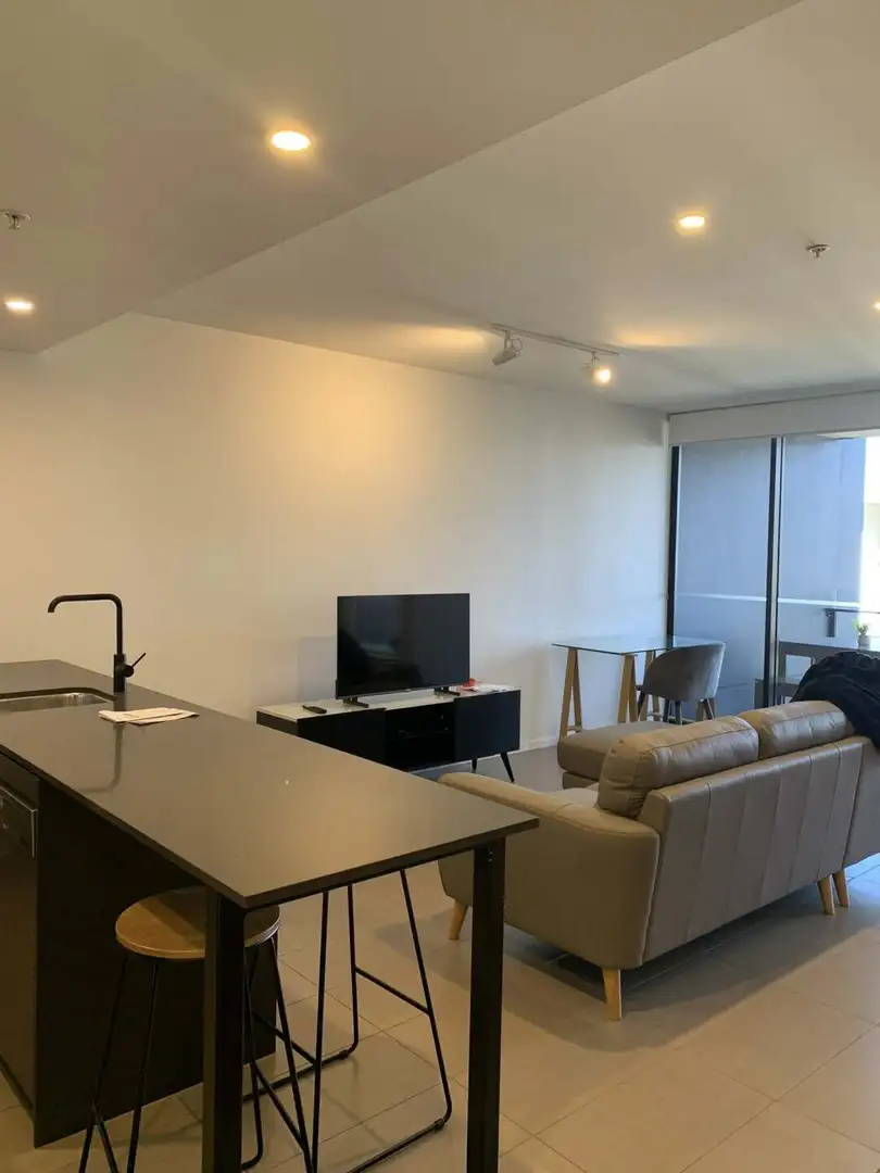 UQ旁低價➗2b2b可整可拼，26s1優先～