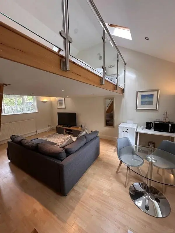 諾丁漢轉個100➕pw的loft｜一個人住太爽了