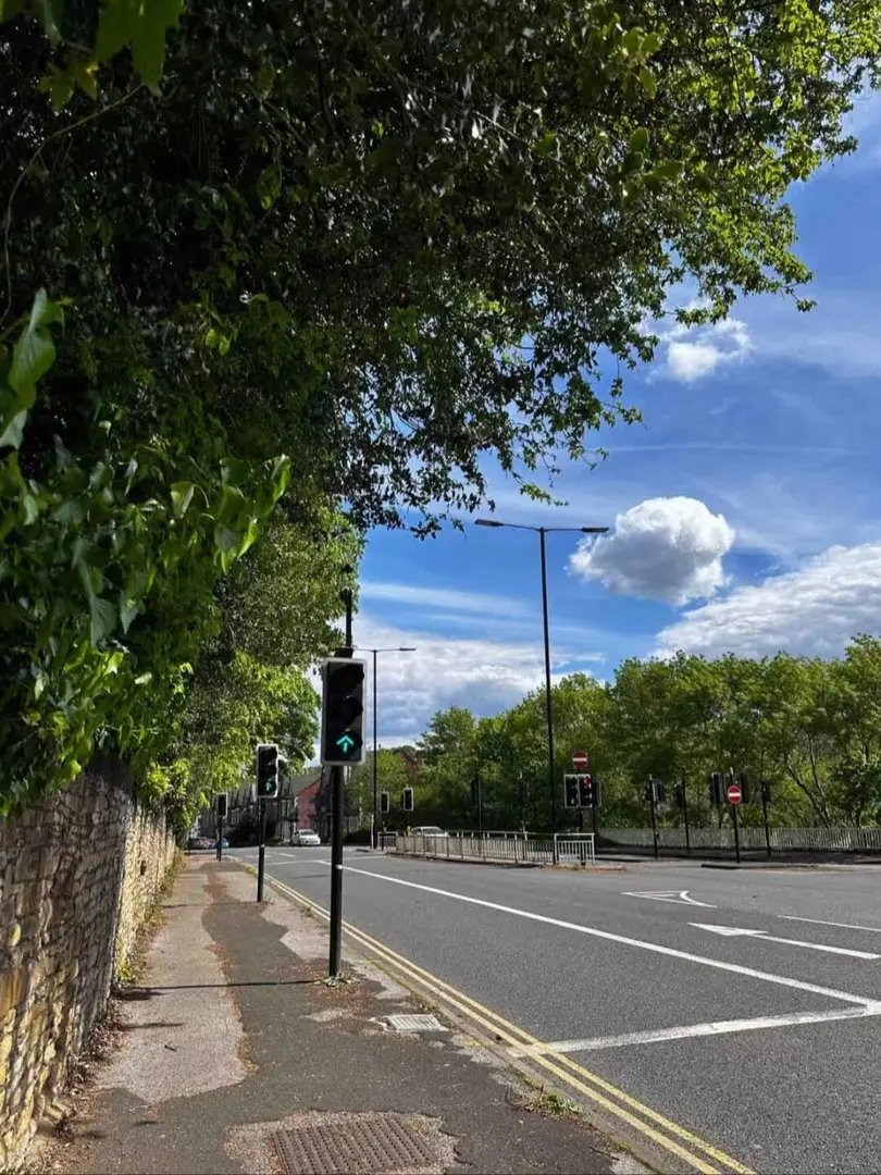 🇬🇧謝菲管院，有一起等uncon的嗎？