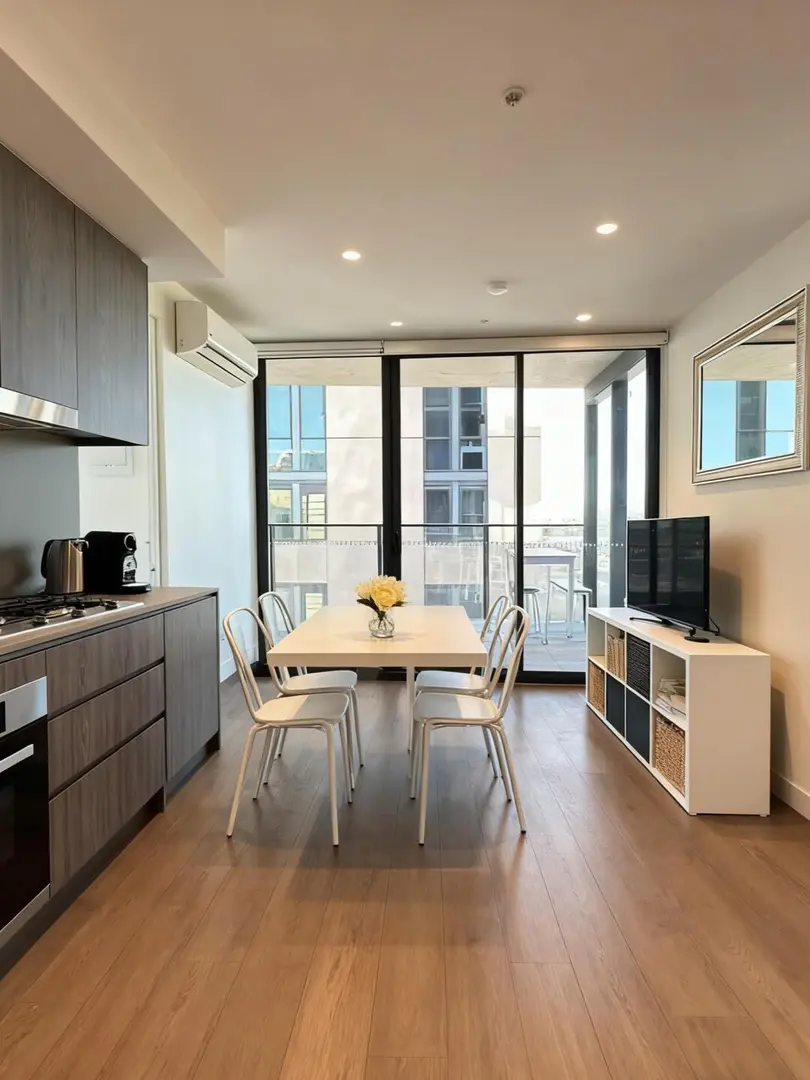 阿德萊德出一間落地窗1b1b｜帶露台 