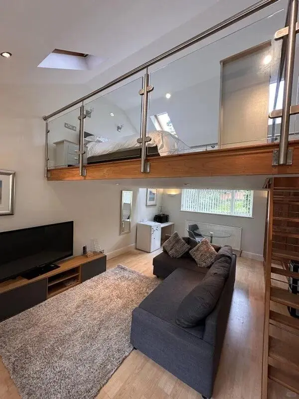 諾丁漢轉個100➕pw的loft｜一個人住太爽了