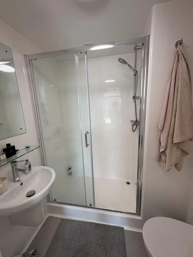 紐卡這間公寓大的有點過分了