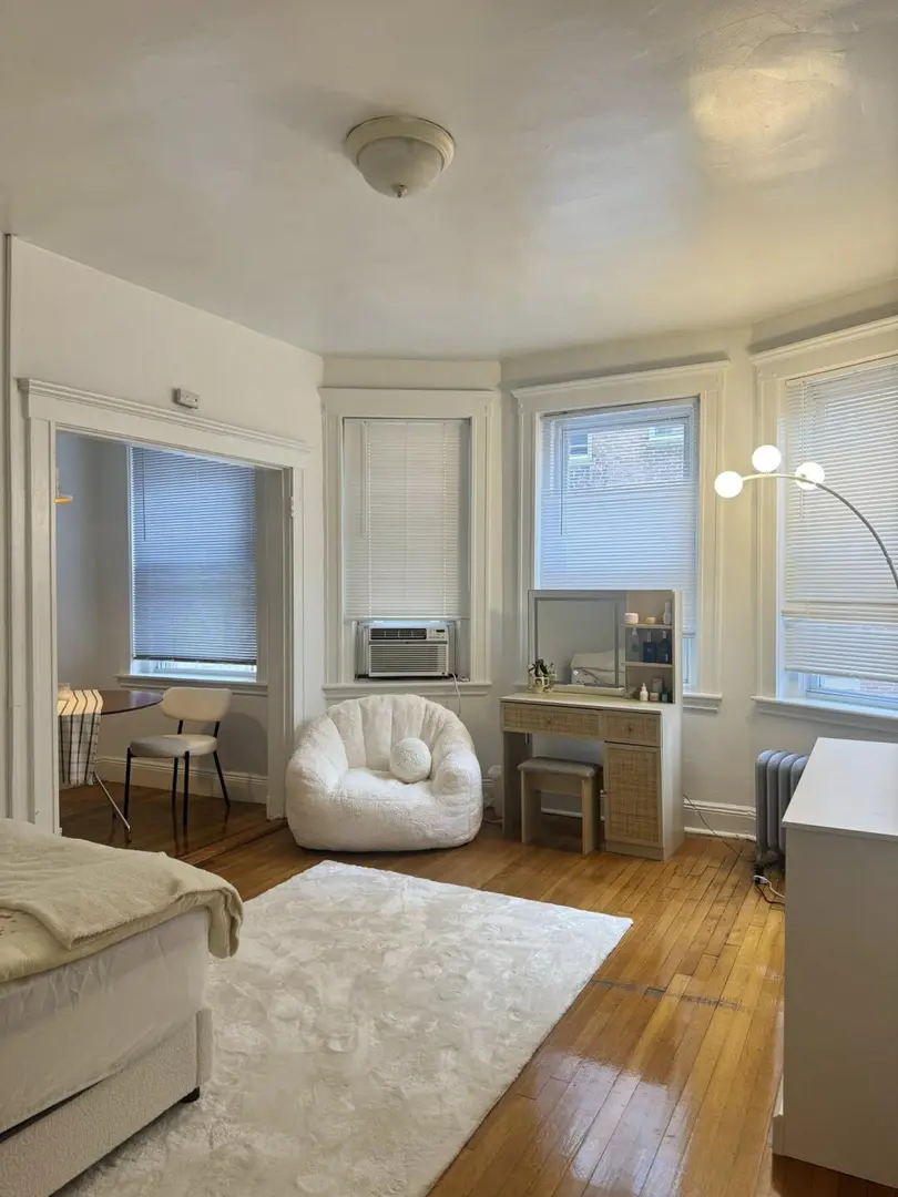 急轉UCL附近的1b，300ppw可長短租哦～