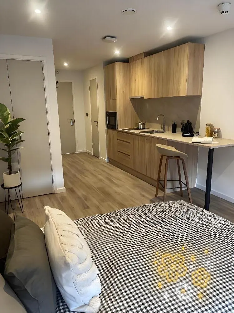 利茲大學開局！這studio給我住爽了