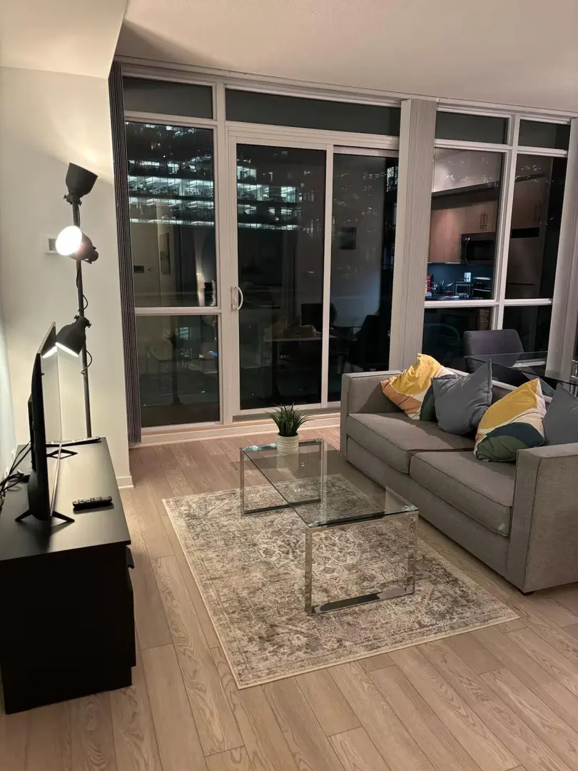 布里斯班低價轉一間露台1b1b