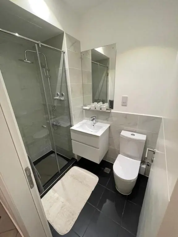 倫敦找人接手我的漂亮1b1b～