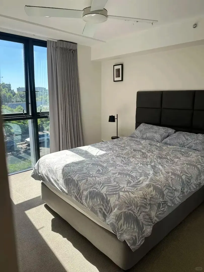 布里斯班1b1b｜➗帶陽台大落地窗