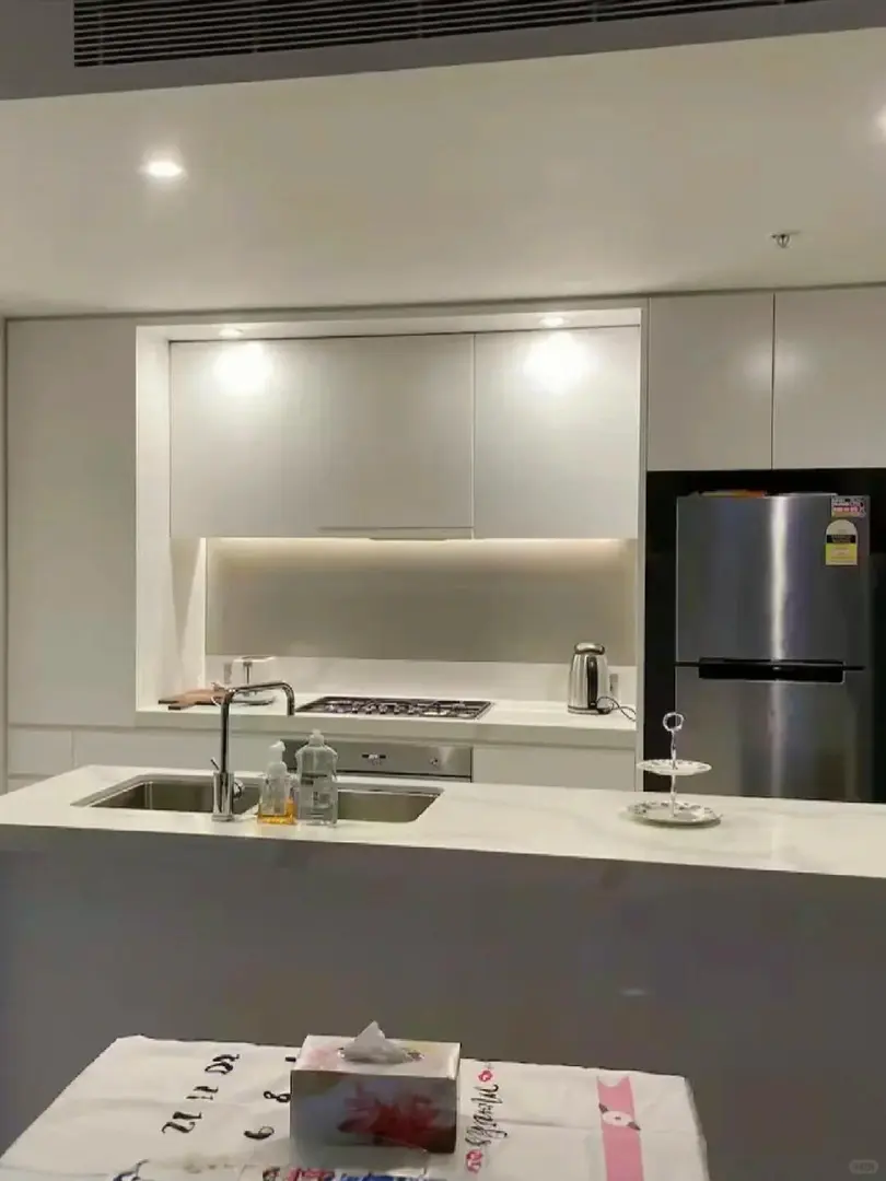 布里斯班1b1b｜➗帶陽台大落地窗