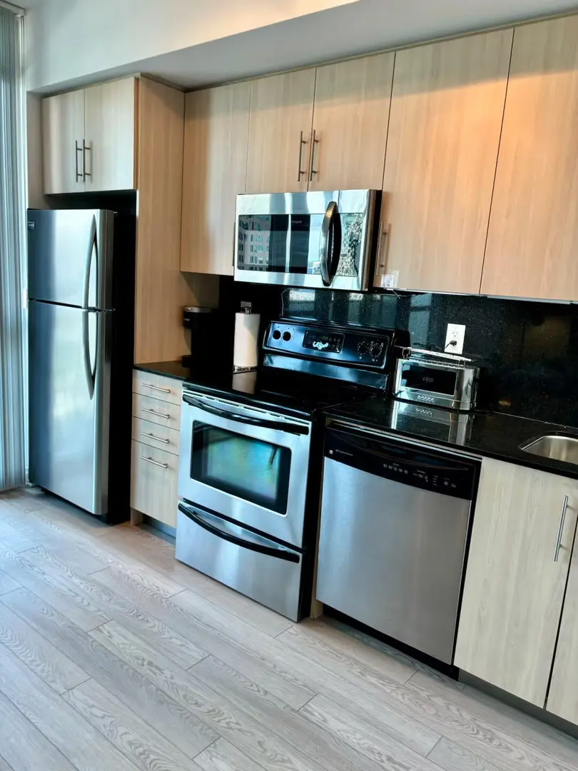 布里斯班低價轉一間露台1b1b