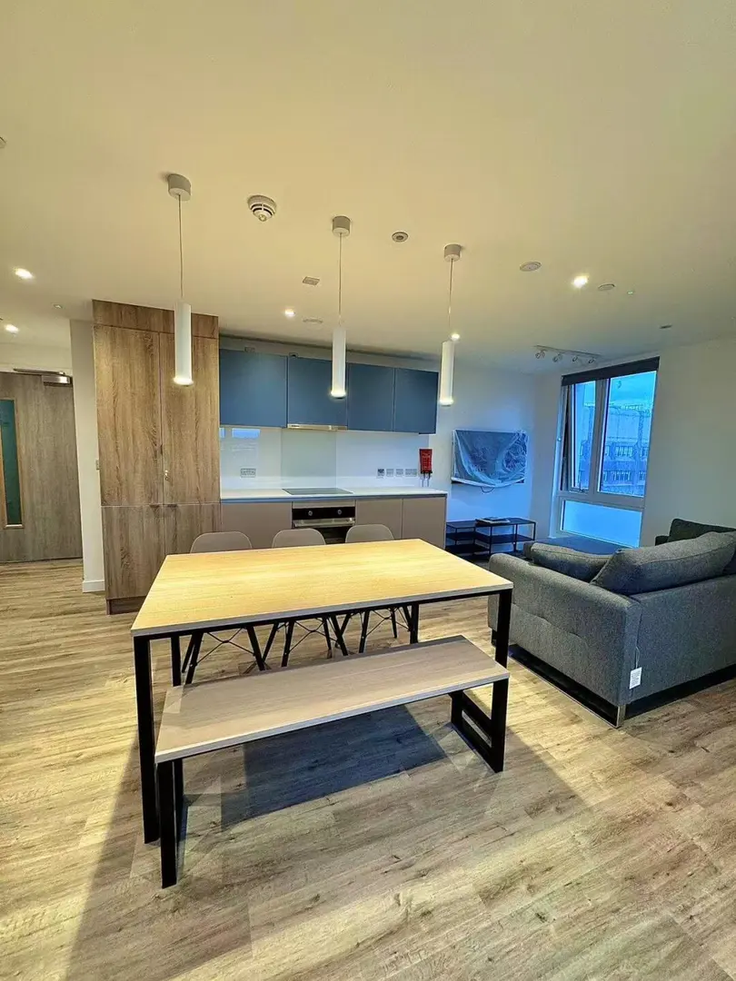 利茲大學旁新公寓，帶洗衣機蹲兩個室友❗️