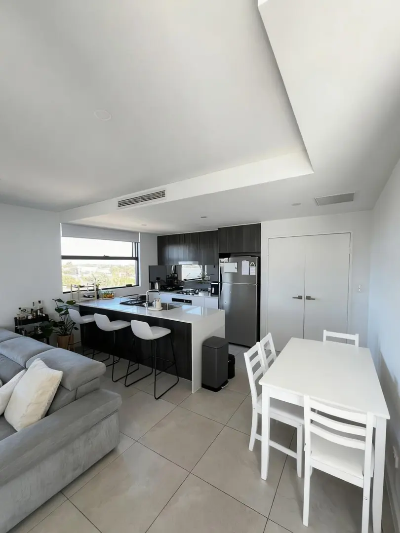 雪梨轉租uysd門口的2b｜500ppw包車位帶洗烘