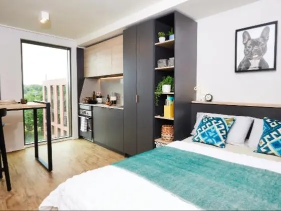 伯明罕挖到 「陽光 + 儲物雙在線」studio！