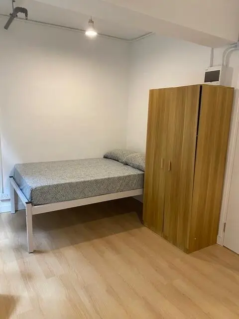 🇭🇰上環附近大空間Studio等你來入住！