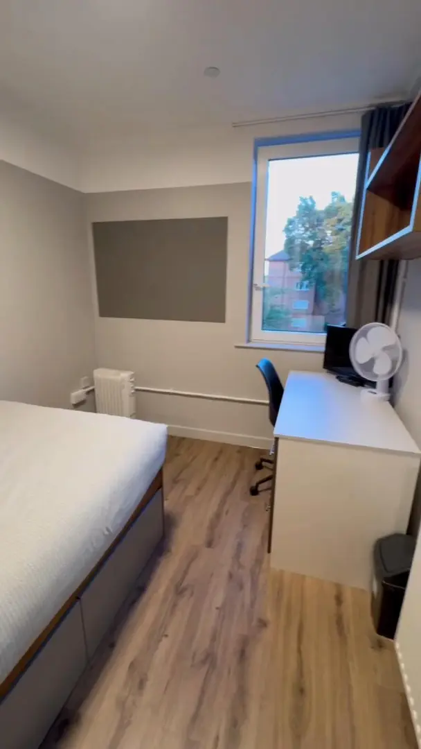 倫敦拼女生室友！200多一周